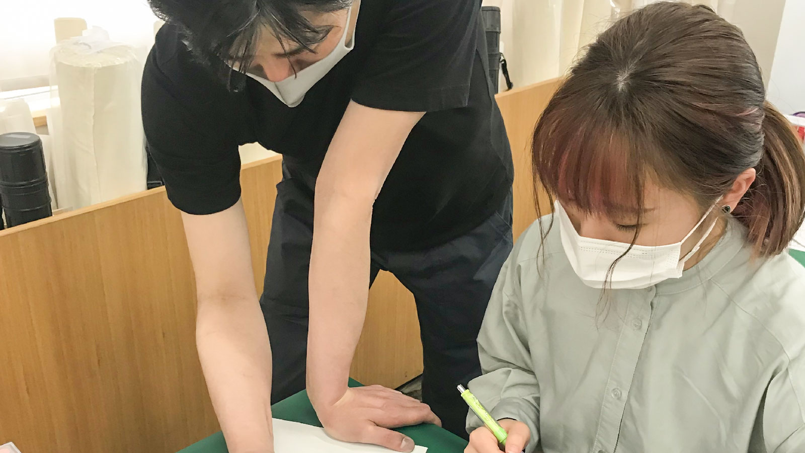 ファッションイラストレーター水野さんの特別講義が行われました！