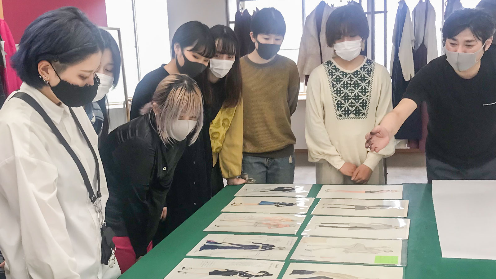 ファッションイラストレーター水野さんの特別講義が行われました！