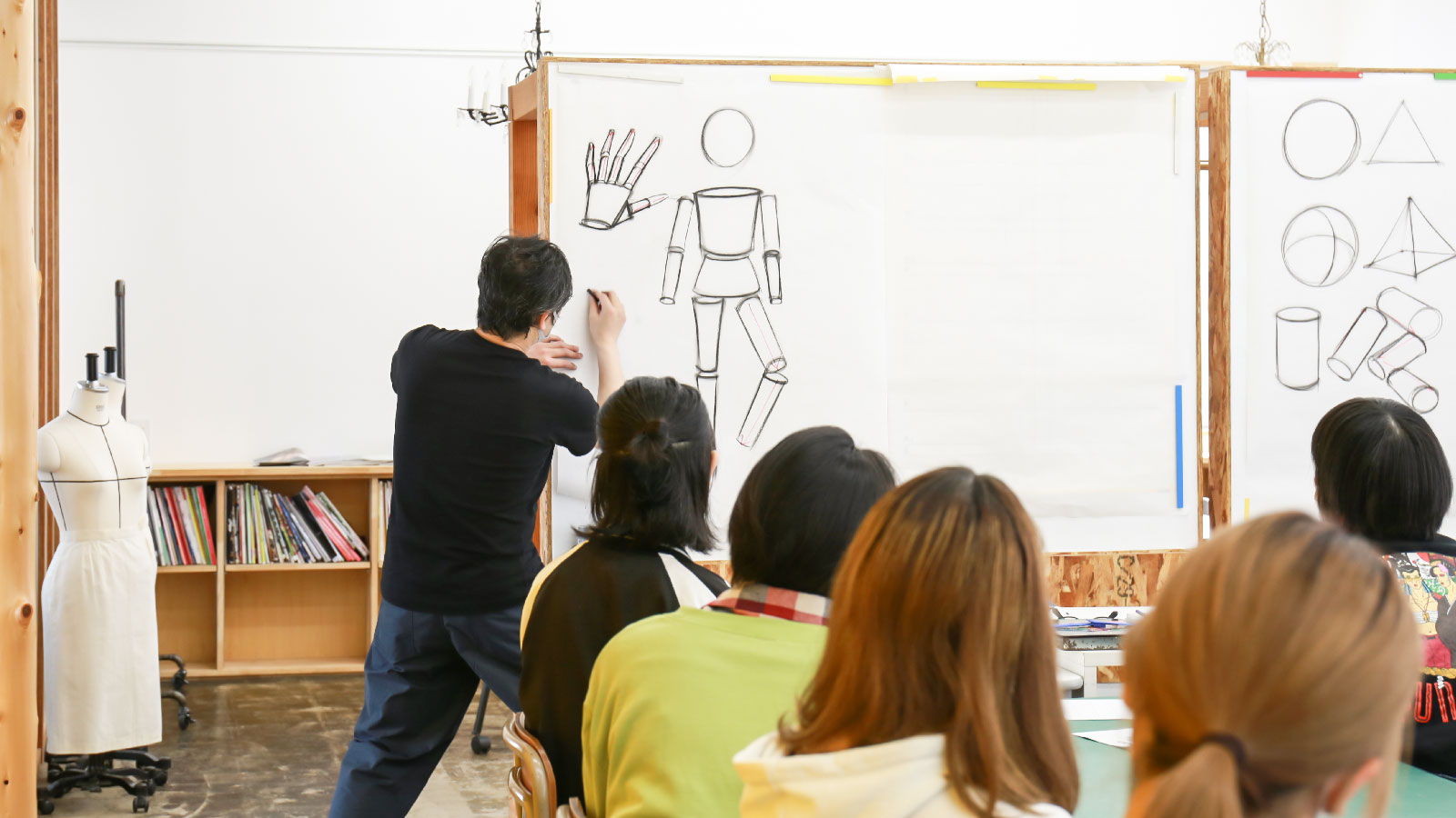 ファッションイラストレーター水野さんの特別講義が行われました！